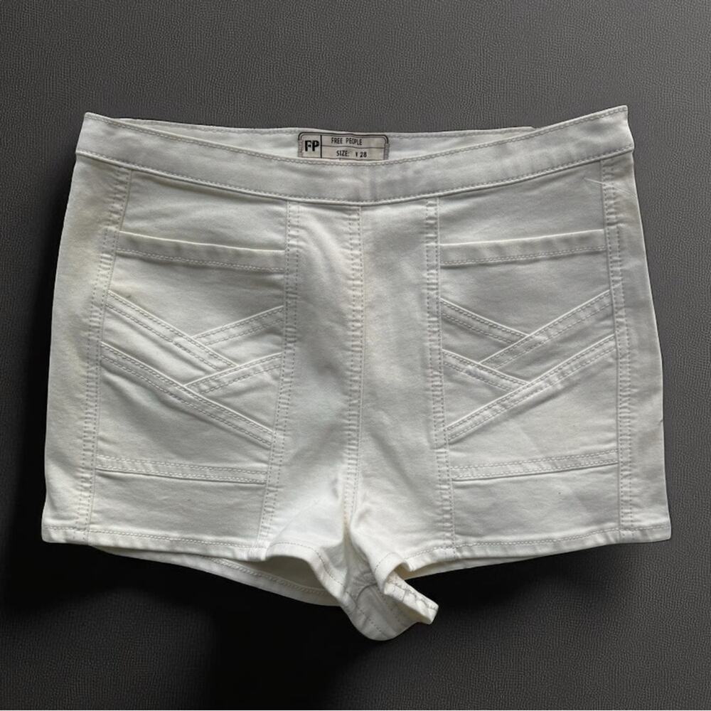 FREE PEOPLE RADAR LOVE WHITE EXTRA SHORT HIGH WAISTED SHORTS SIZE 28
